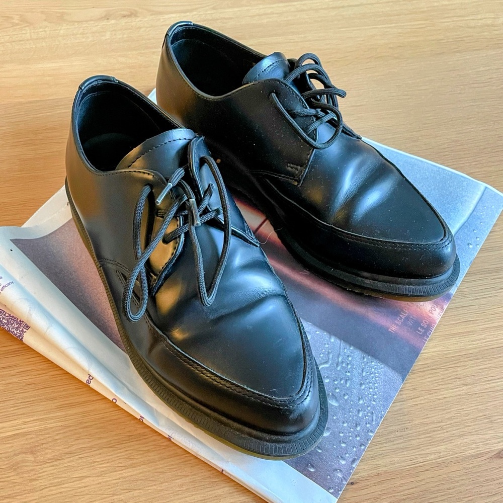 Dr Martens Willis black leather shoes